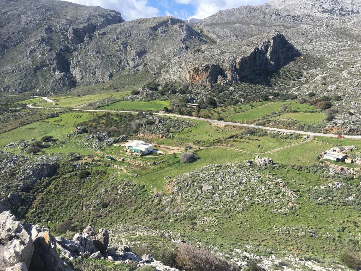 Rocky Mountain Way Villa Sellia  Luaran gambar